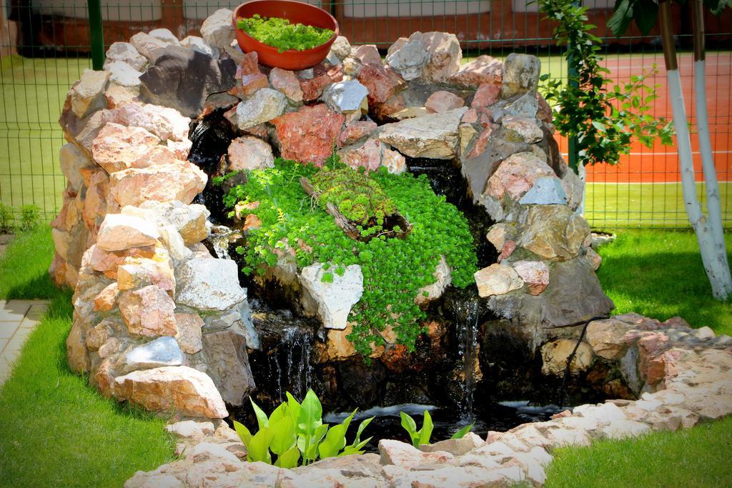 Vila Royal Urziceni Luaran gambar
