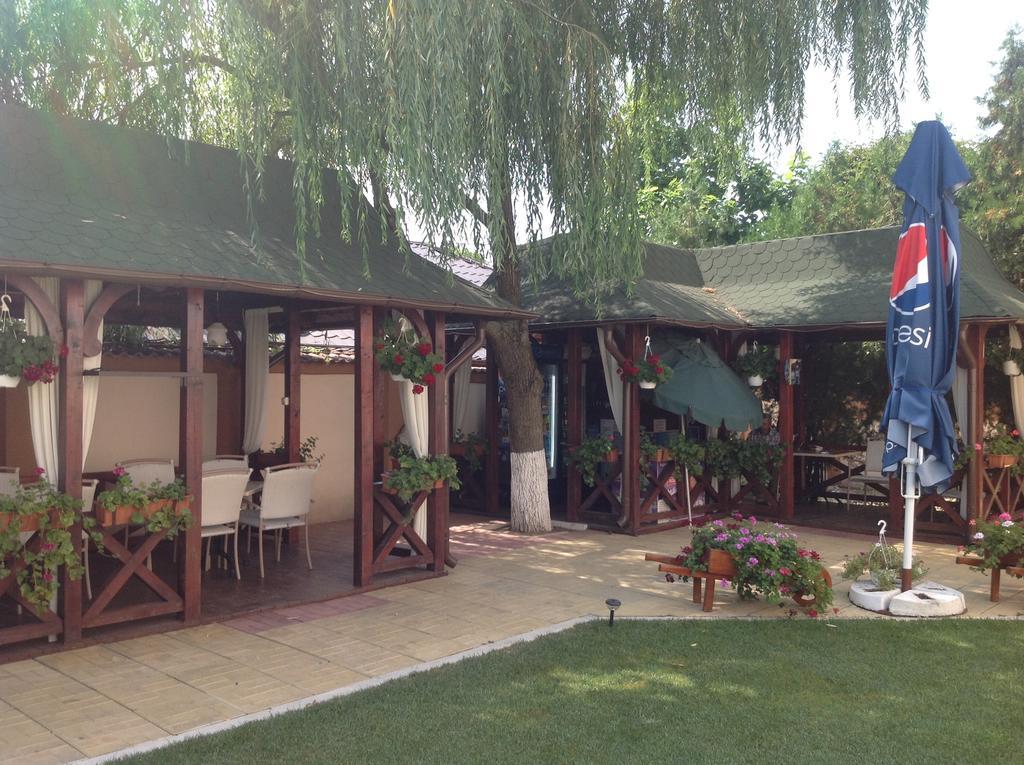 Vila Royal Urziceni Luaran gambar