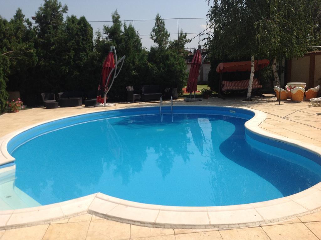 Vila Royal Urziceni Luaran gambar
