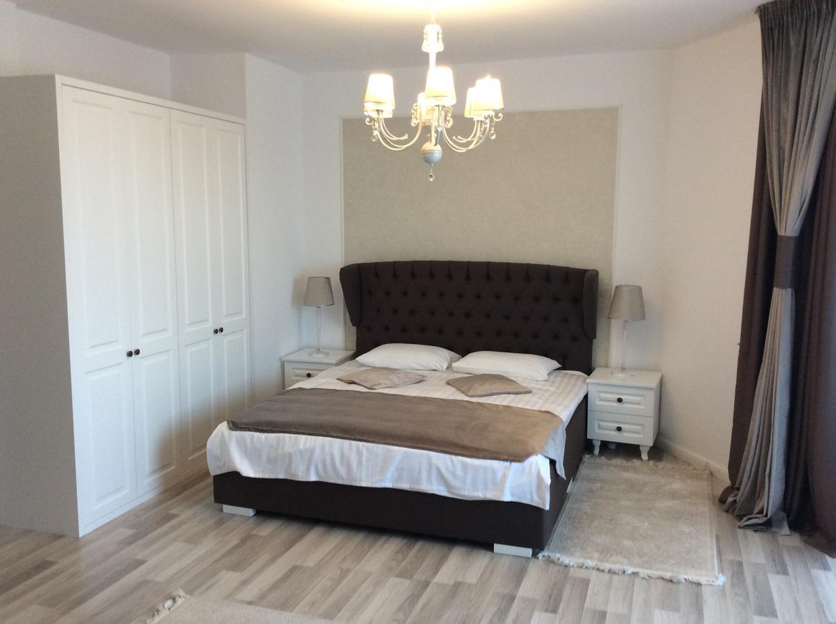 Vila Royal Urziceni Luaran gambar